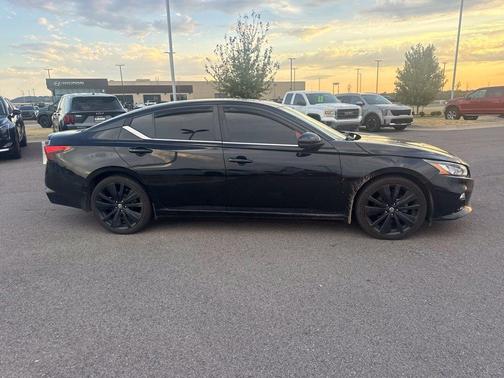 Black 2022 Nissan Altima 2.5 SR