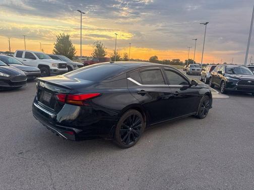 Black 2022 Nissan Altima 2.5 SR
