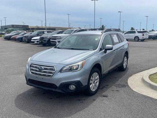Ice Silver Metallic 2017 Subaru Outback 2.5i Premium