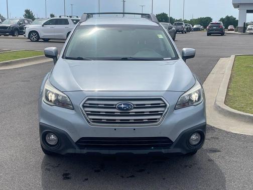 Ice Silver Metallic 2017 Subaru Outback 2.5i Premium