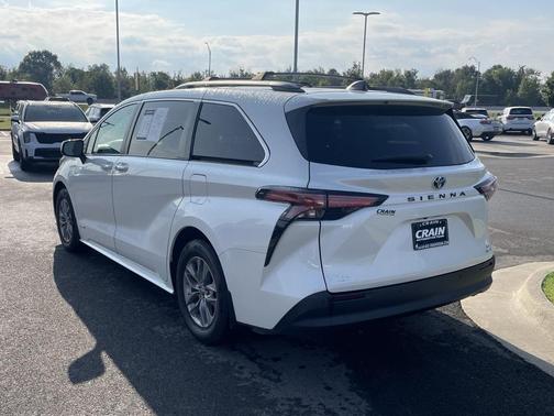 2021 Toyota Sienna XLE 8 Passenger