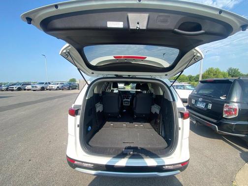 Snow White Pearl 2022 Kia Carnival LX