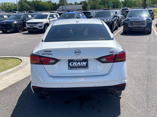 Pearl White 2023 Nissan Altima SR FWD