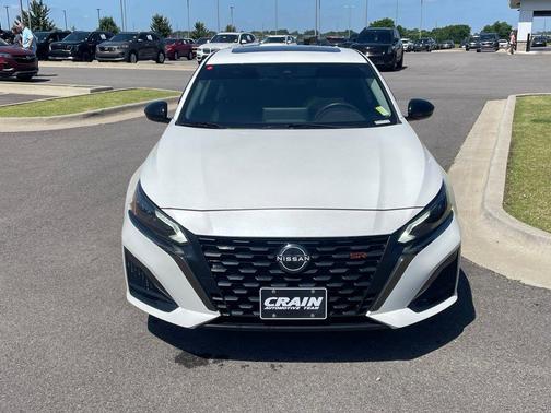 Pearl White 2023 Nissan Altima SR FWD