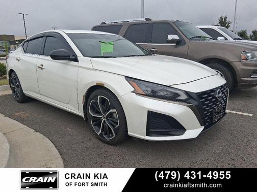 Pearl White 2023 Nissan Altima SR FWD