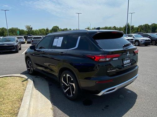 Black 2024 Mitsubishi Outlander SEL
