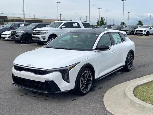Snow White Pearl 2026 Kia K4 GT-Line