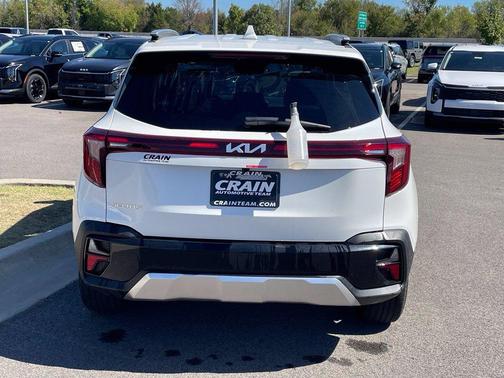 White Pearl 2026 Kia Seltos S
