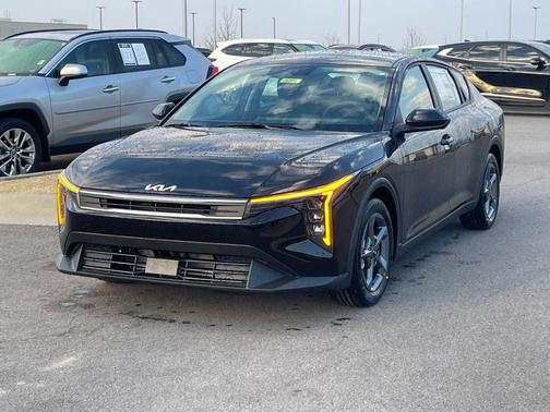 Aurora Black Pearl 2026 Kia K4 LXS