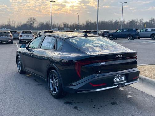 Aurora Black Pearl 2026 Kia K4 LXS