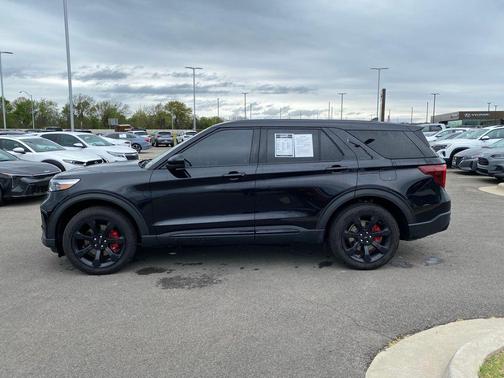 Black Metallic 2022 Ford Explorer ST