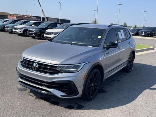 2022 Volkswagen Tiguan 2.0T SE R-Line Black