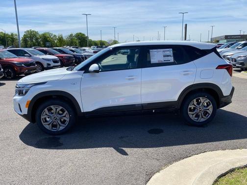 Snow White Pearl 2026 Kia Seltos LX