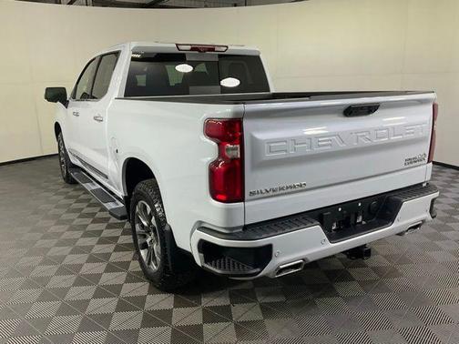 Polar White Tricoat 2026 Chevrolet Silverado 1500 High Country
