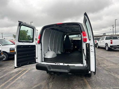 2025 Chevrolet Express 2500 RWD 2500 Regular Wheelbase WT