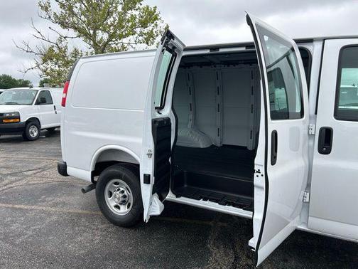 2025 Chevrolet Express 2500 RWD 2500 Regular Wheelbase WT