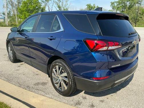 Blue Glow Metallic 2023 Chevrolet Equinox 1LT