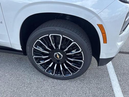 2025 Chevrolet Suburban 4WD High Country