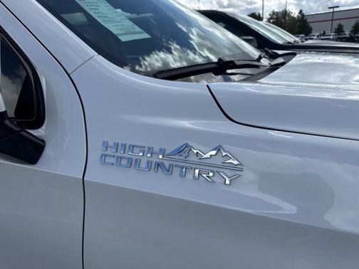 2025 Chevrolet Suburban 4WD High Country