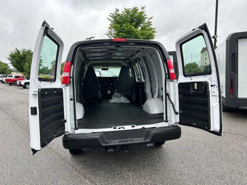 2025 Chevrolet Express 2500 RWD 2500 Regular Wheelbase WT