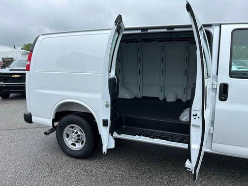 2025 Chevrolet Express 2500 RWD 2500 Regular Wheelbase WT