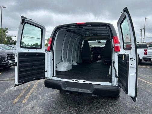 2025 Chevrolet Express 2500 RWD 2500 Regular Wheelbase WT