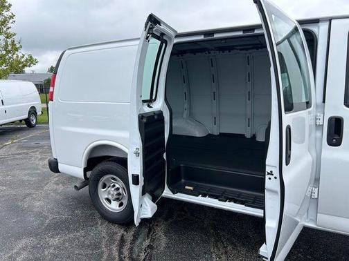 2025 Chevrolet Express 2500 RWD 2500 Regular Wheelbase WT