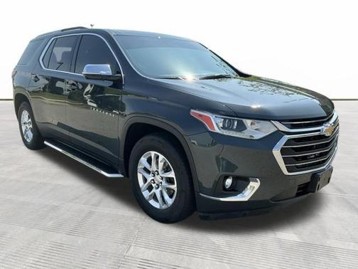 Graphite Metallic 2018 Chevrolet Traverse LT Cloth