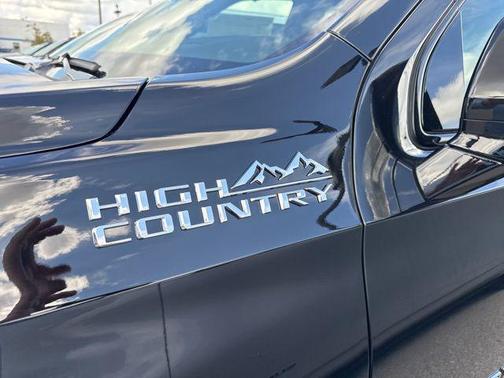 2025 Chevrolet Suburban 4WD High Country