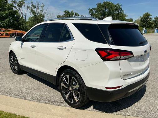 Iridescent Pearl Tricoat 2022 Chevrolet Equinox Premier w/1LZ