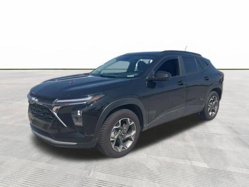 Mosaic Black Metallic 2025 Chevrolet Trax LT