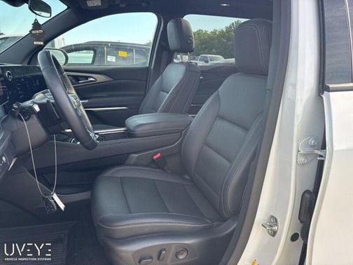 Summit White 2025 Chevrolet Traverse LT