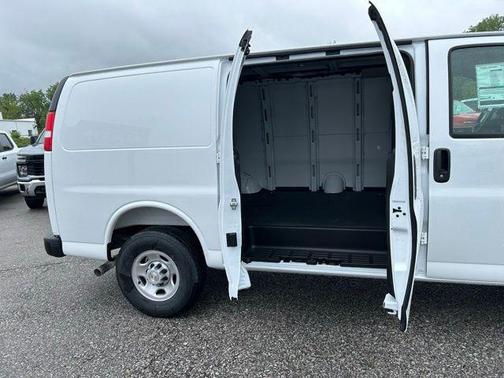 2025 Chevrolet Express 2500 RWD 2500 Regular Wheelbase WT