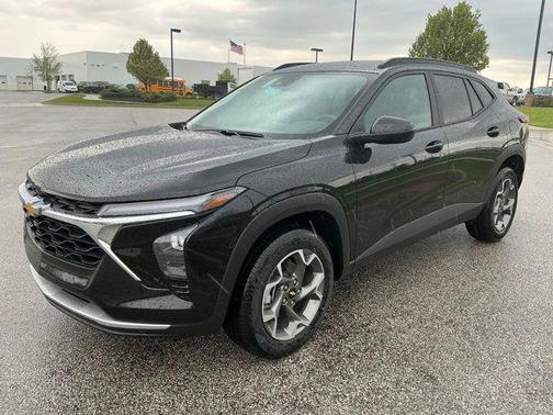 Mosaic Black Metallic 2026 Chevrolet Trax LT