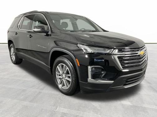 Mosaic Black Metallic 2023 Chevrolet Traverse LT Cloth