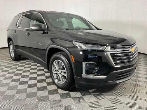 Mosaic Black Metallic 2023 Chevrolet Traverse LT Cloth