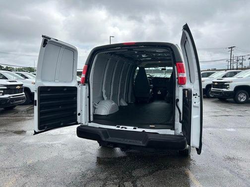2025 Chevrolet Express 2500 RWD 2500 Regular Wheelbase WT