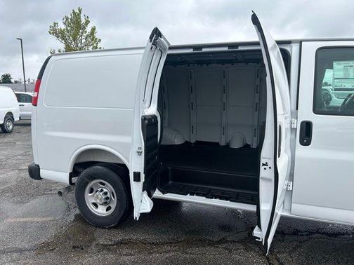 2025 Chevrolet Express 2500 RWD 2500 Regular Wheelbase WT