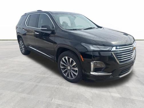 Mosaic Black Metallic 2023 Chevrolet Traverse Premier