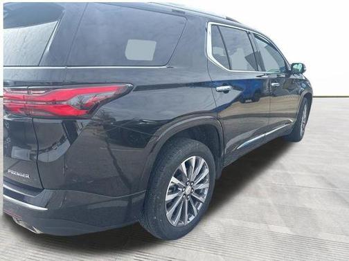 Mosaic Black Metallic 2023 Chevrolet Traverse Premier