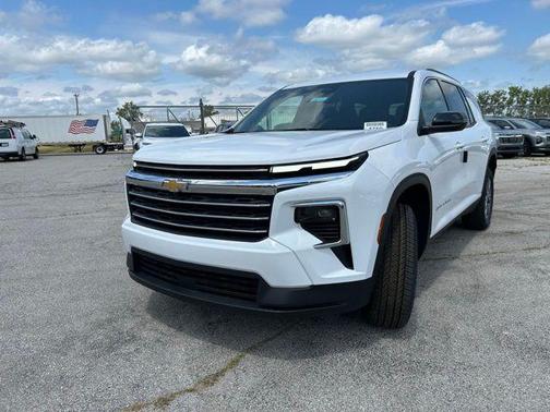 2025 Chevrolet Traverse LT