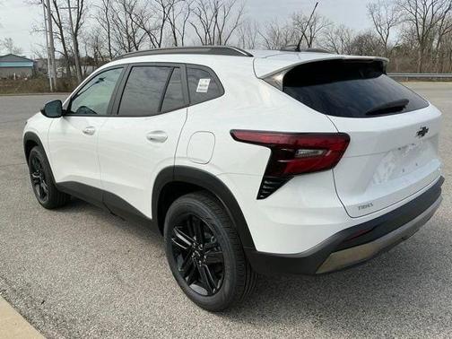Summit White 2026 Chevrolet Trax FWD ACTIV