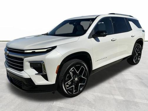 Iridescent Pearl Tricoat 2025 Chevrolet Traverse High Country