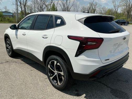 Summit White 2026 Chevrolet Trax FWD 1RS