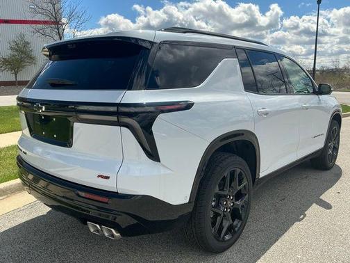 Polar White Tricoat 2026 Chevrolet Traverse RS