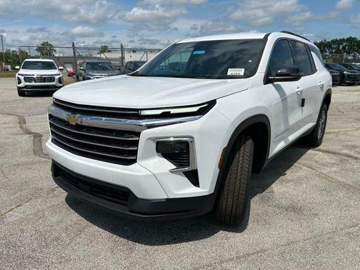2025 Chevrolet Traverse LT