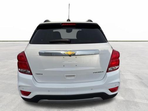 Summit White 2019 Chevrolet Trax Premier