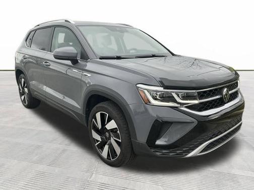 Platinum Gray Metallic 2024 Volkswagen Taos 1.5T SEL