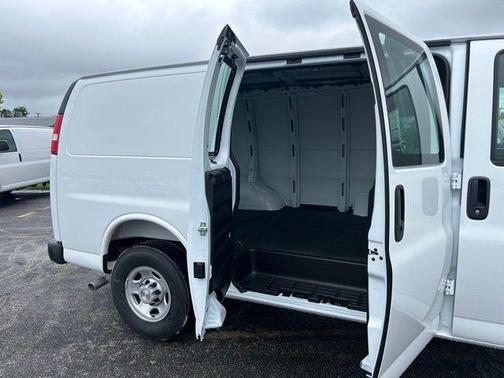 2025 Chevrolet Express 2500 RWD 2500 Regular Wheelbase WT