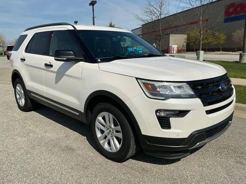 White Platinum Clearcoat Metallic 2019 Ford Explorer XLT
